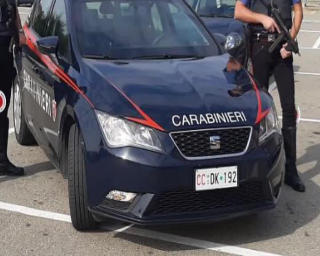 Viola divieto avvicinamento a compagna e figli, arrestato